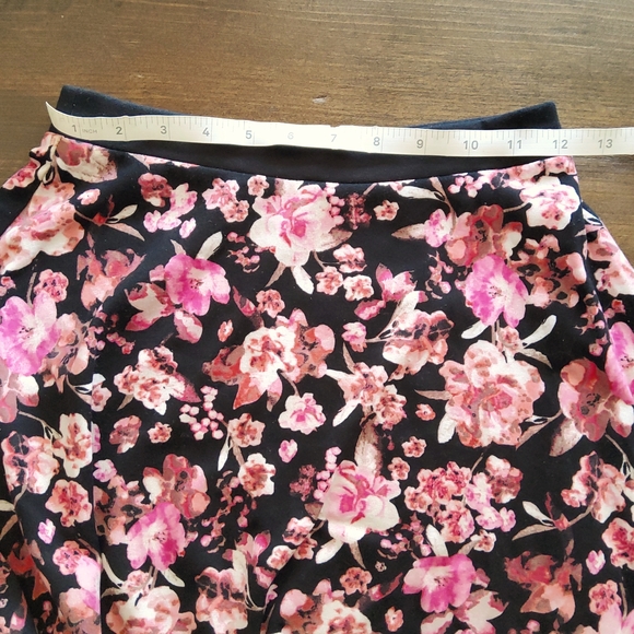 Floral mini skirt - Picture 4 of 6